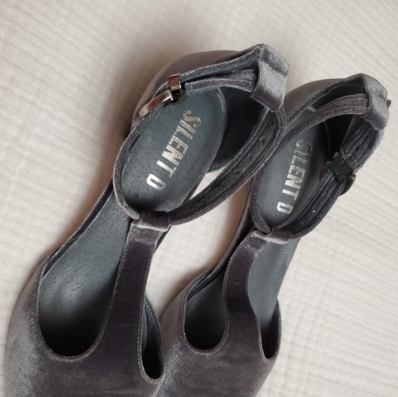 SILENT D Anthropologie Grey Velvet Velour Shoes Heels Size 39 Classic Boho Chic - Picture 4 of 12